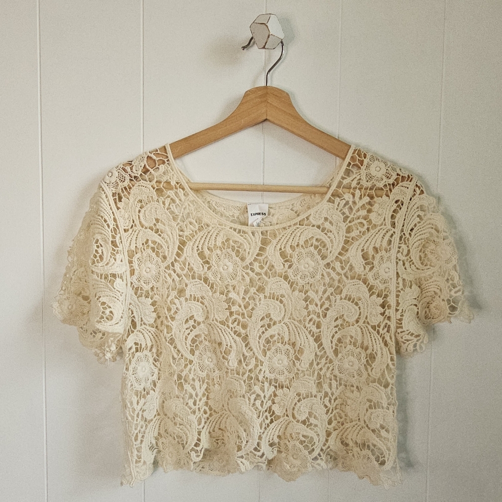 ☆ EXPRESS Lace Crop Top